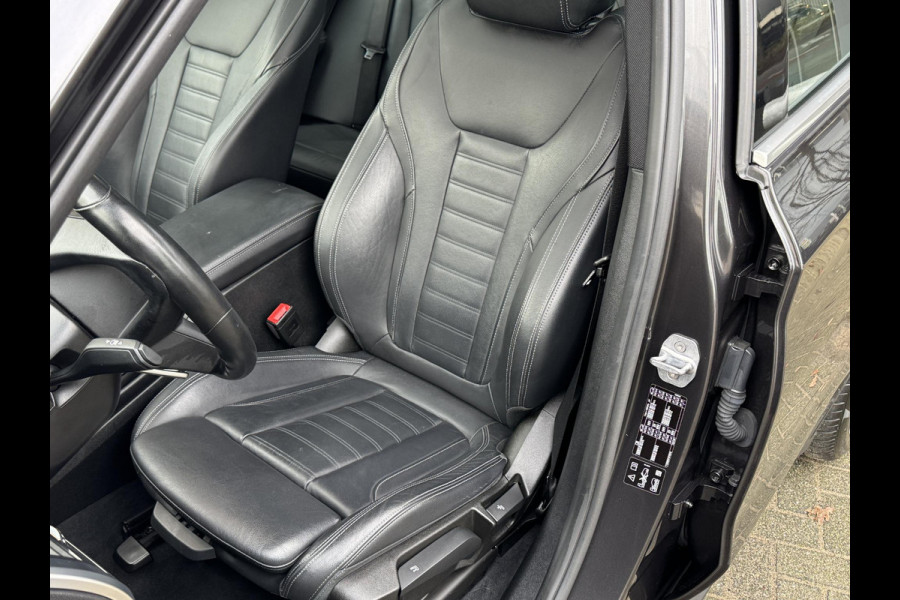 BMW X3 xDrive20i High Executive / Panoramadak / Adaptive LED / Camera / Navigatiesysteem Professional /  Trekhaak / Sportstoel / HiFi Luidsprekersysteem / Stoelverwarming / 20" velgen / Dakreling