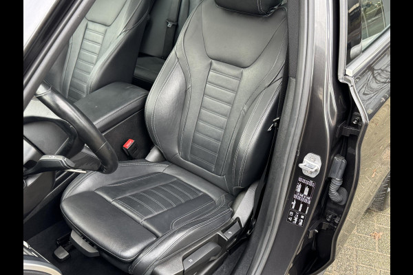 BMW X3 xDrive20i High Executive / Panoramadak / Adaptive LED / Camera / Navigatiesysteem Professional /  Trekhaak / Sportstoel / HiFi Luidsprekersysteem / Stoelverwarming / 20" velgen / Dakreling