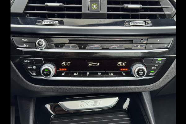 BMW X3 xDrive20i High Executive / Panoramadak / Adaptive LED / Camera / Navigatiesysteem Professional /  Trekhaak / Sportstoel / HiFi Luidsprekersysteem / Stoelverwarming / 20" velgen / Dakreling
