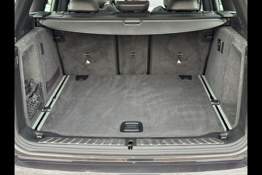 BMW X3 xDrive20i High Executive / Panoramadak / Adaptive LED / Camera / Navigatiesysteem Professional /  Trekhaak / Sportstoel / HiFi Luidsprekersysteem / Stoelverwarming / 20" velgen / Dakreling