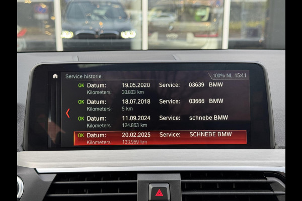 BMW X3 xDrive20i High Executive / Panoramadak / Adaptive LED / Camera / Navigatiesysteem Professional /  Trekhaak / Sportstoel / HiFi Luidsprekersysteem / Stoelverwarming / 20" velgen / Dakreling