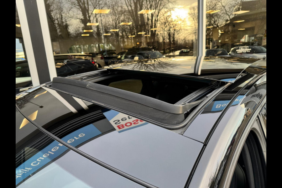 Renault Captur 1.6 E-Tech plug-in hybrid 160 SL Rive Gauche Pano / Groot navi / Adapt. Cruise / Stuurwiel verw.