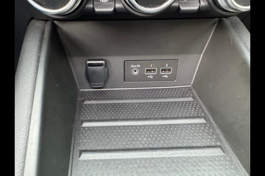 Renault Captur 1.6 E-Tech plug-in hybrid 160 SL Rive Gauche Pano / Groot navi / Adapt. Cruise / Stuurwiel verw.