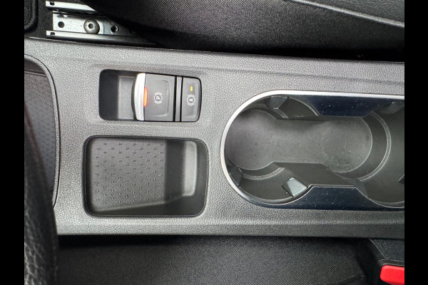 Renault Captur 1.6 E-Tech plug-in hybrid 160 SL Rive Gauche Pano / Groot navi / Adapt. Cruise / Stuurwiel verw.