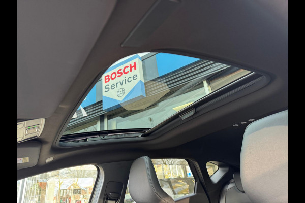 Renault Captur 1.6 E-Tech plug-in hybrid 160 SL Rive Gauche Pano / Groot navi / Adapt. Cruise / Stuurwiel verw.