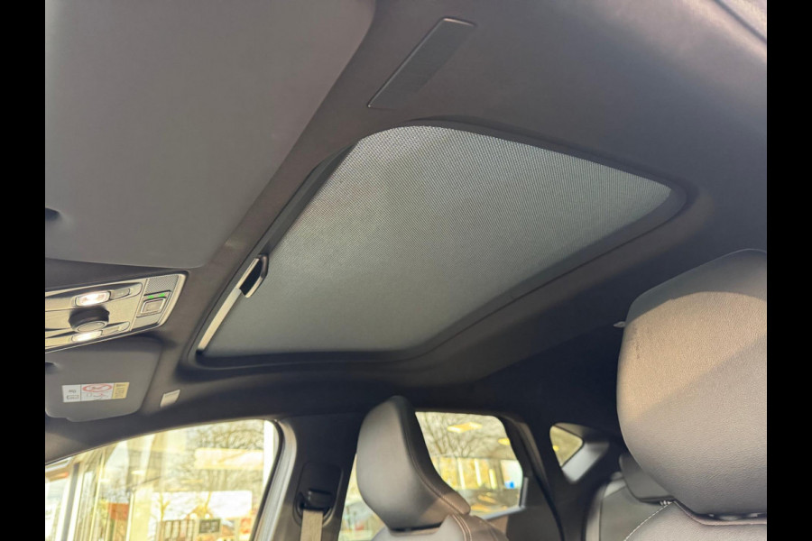 Renault Captur 1.6 E-Tech plug-in hybrid 160 SL Rive Gauche Pano / Groot navi / Adapt. Cruise / Stuurwiel verw.