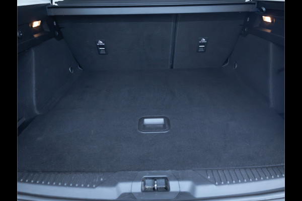 Ford FOCUS Wagon 1.0 EcoBoost Hybrid Active Buss. | Trekhaak | Stoel-, Stuur- & voorruitverw. | Cruise | All season banden, Navigatie, Parkeersensoren voor en achter