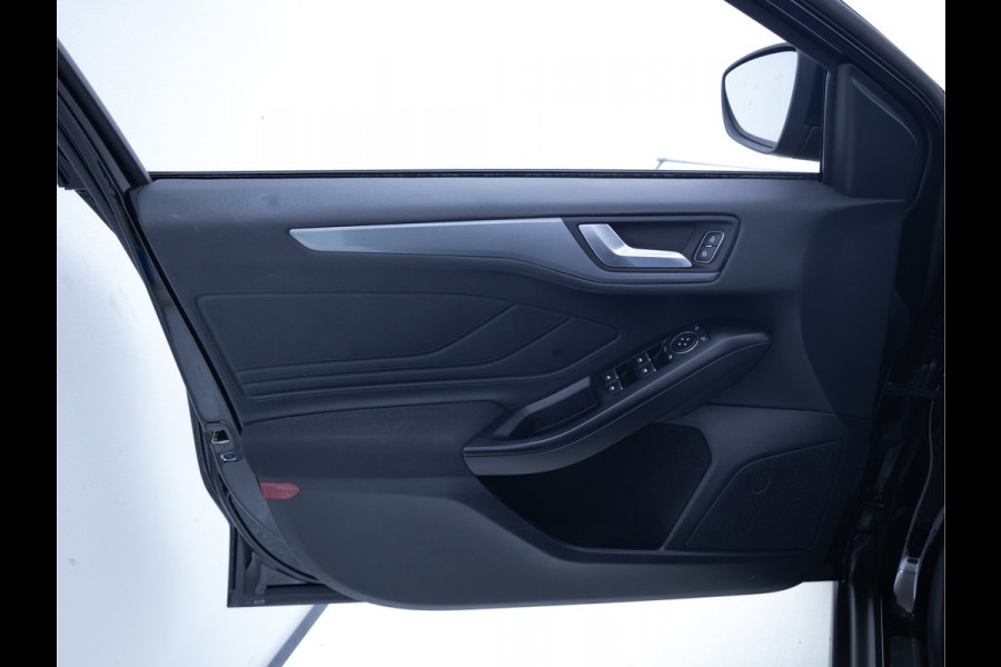 Ford FOCUS Wagon 1.0 EcoBoost Hybrid Active Buss. | Trekhaak | Stoel-, Stuur- & voorruitverw. | Cruise | All season banden, Navigatie, Parkeersensoren voor en achter
