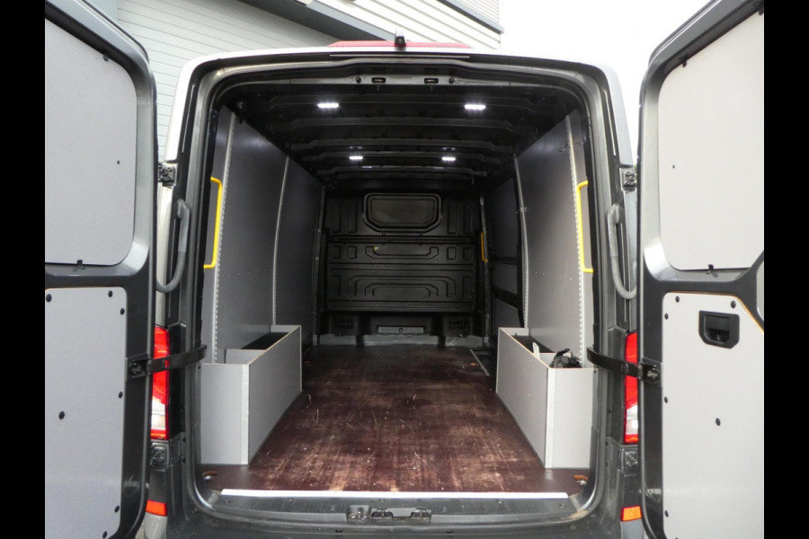 Volkswagen Crafter 2.0 TDI 140 pk L3H2 Highline airco navigatie camera
