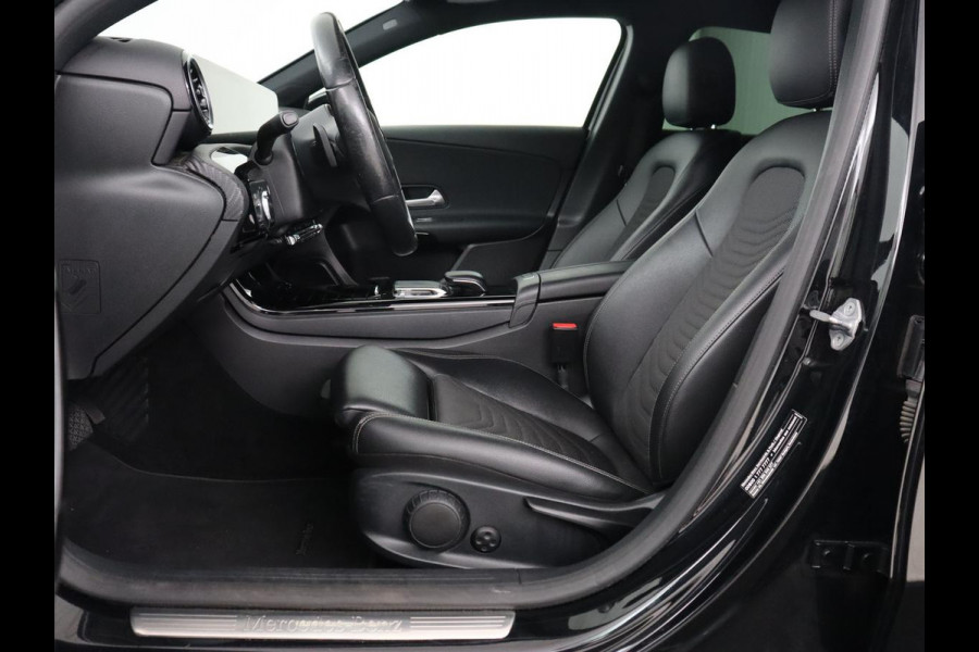 Mercedes-Benz A-Klasse 180d Launch Edition | Stoelverwarming | Trekhaak | AMG Line | Camera | Navigatie | Widescreen | Half leder | Park Assist | Climate control | Cruise control