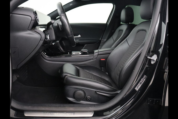 Mercedes-Benz A-Klasse 180d Launch Edition | Stoelverwarming | Trekhaak | AMG Line | Camera | Navigatie | Widescreen | Half leder | Park Assist | Climate control | Cruise control
