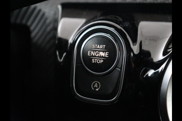 Mercedes-Benz A-Klasse 180d Launch Edition | Stoelverwarming | Trekhaak | AMG Line | Camera | Navigatie | Widescreen | Half leder | Park Assist | Climate control | Cruise control