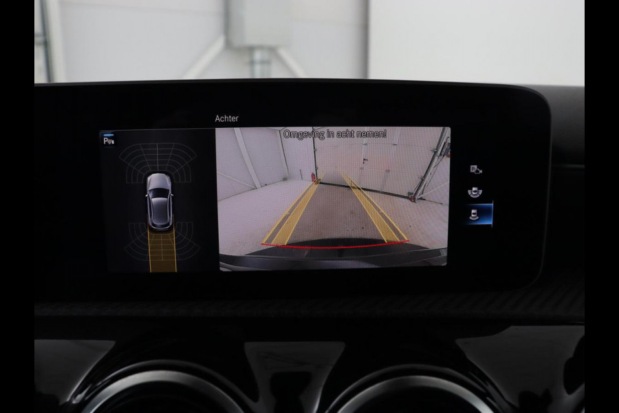Mercedes-Benz A-Klasse 180d Launch Edition | Stoelverwarming | Trekhaak | AMG Line | Camera | Navigatie | Widescreen | Half leder | Park Assist | Climate control | Cruise control