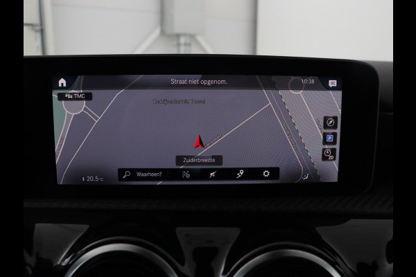 Mercedes-Benz A-Klasse 180d Launch Edition | Stoelverwarming | Trekhaak | AMG Line | Camera | Navigatie | Widescreen | Half leder | Park Assist | Climate control | Cruise control