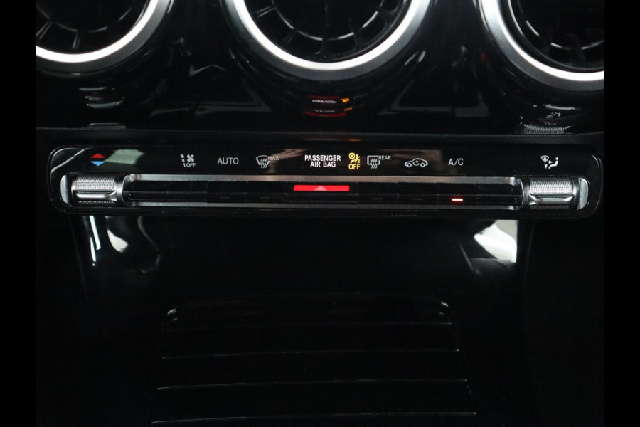 Mercedes-Benz A-Klasse 180d Launch Edition | Stoelverwarming | Trekhaak | AMG Line | Camera | Navigatie | Widescreen | Half leder | Park Assist | Climate control | Cruise control