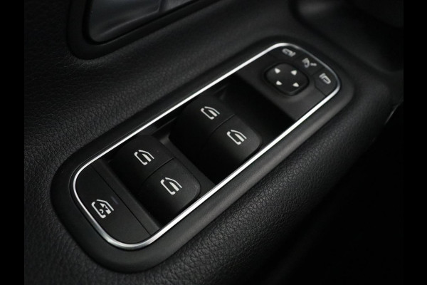 Mercedes-Benz A-Klasse 180d Launch Edition | Stoelverwarming | Trekhaak | AMG Line | Camera | Navigatie | Widescreen | Half leder | Park Assist | Climate control | Cruise control