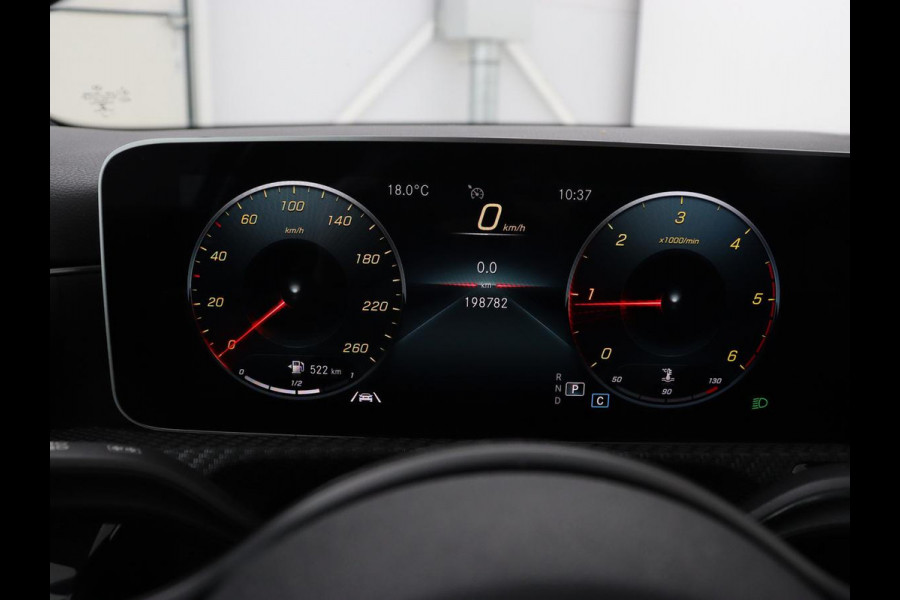 Mercedes-Benz A-Klasse 180d Launch Edition | Stoelverwarming | Trekhaak | AMG Line | Camera | Navigatie | Widescreen | Half leder | Park Assist | Climate control | Cruise control