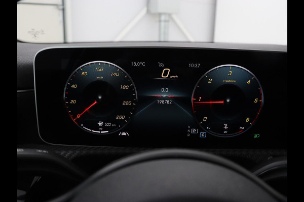 Mercedes-Benz A-Klasse 180d Launch Edition | Stoelverwarming | Trekhaak | AMG Line | Camera | Navigatie | Widescreen | Half leder | Park Assist | Climate control | Cruise control