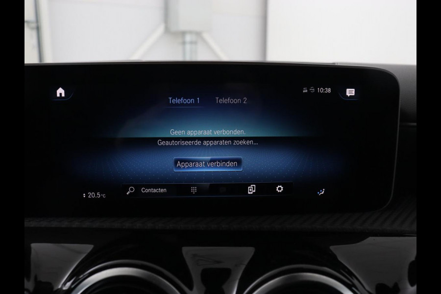 Mercedes-Benz A-Klasse 180d Launch Edition | Stoelverwarming | Trekhaak | AMG Line | Camera | Navigatie | Widescreen | Half leder | Park Assist | Climate control | Cruise control