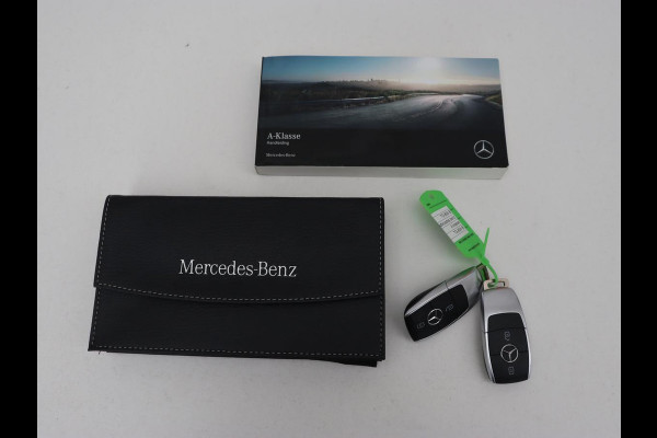 Mercedes-Benz A-Klasse 180d Launch Edition | Stoelverwarming | Trekhaak | AMG Line | Camera | Navigatie | Widescreen | Half leder | Park Assist | Climate control | Cruise control
