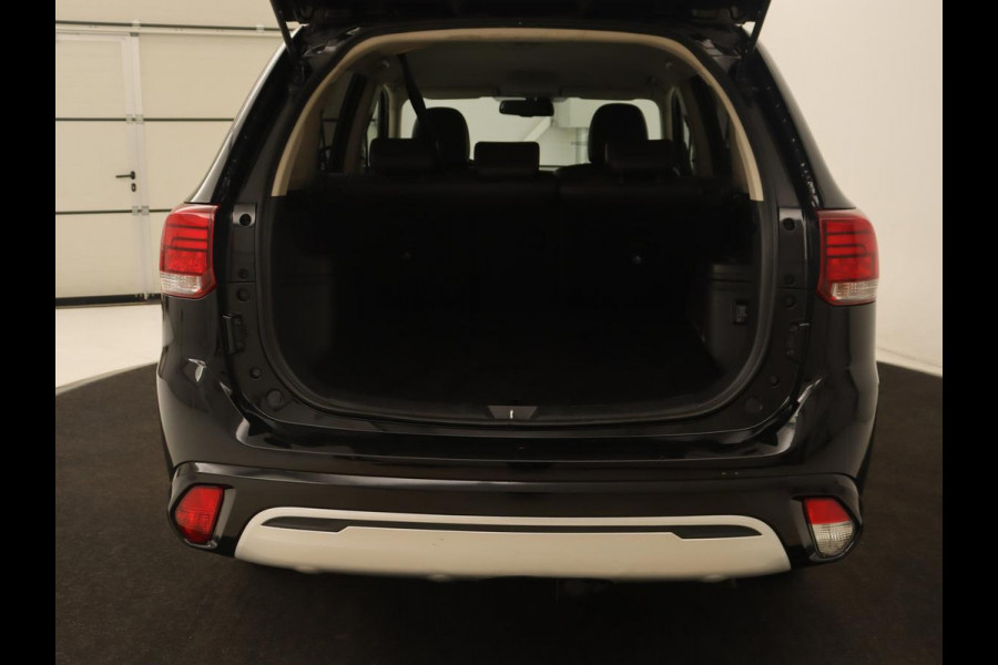 Mitsubishi Outlander 2.4 PHEV Pure+ | Trekhaak | Carplay | Leder/Alcantara | Camera | Keyless | Full LED | Climate control | Cruise control | Plug In