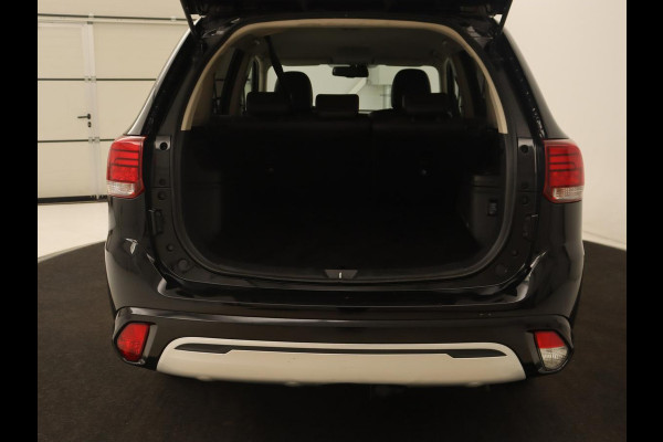 Mitsubishi Outlander 2.4 PHEV Pure+ | Trekhaak | Carplay | Leder/Alcantara | Camera | Keyless | Full LED | Climate control | Cruise control | Plug In