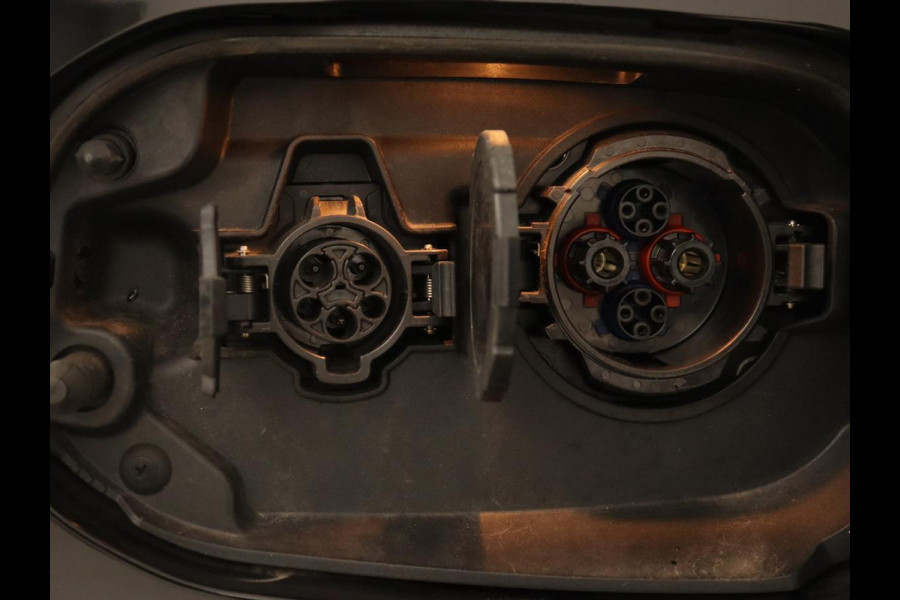 Mitsubishi Outlander 2.4 PHEV Pure+ | Trekhaak | Carplay | Leder/Alcantara | Camera | Keyless | Full LED | Climate control | Cruise control | Plug In