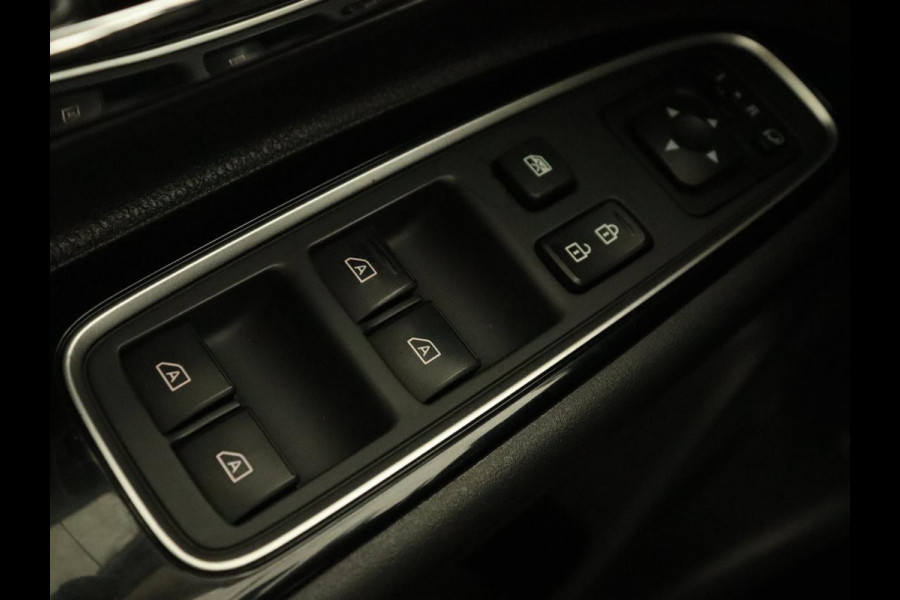 Mitsubishi Outlander 2.4 PHEV Pure+ | Trekhaak | Carplay | Leder/Alcantara | Camera | Keyless | Full LED | Climate control | Cruise control | Plug In