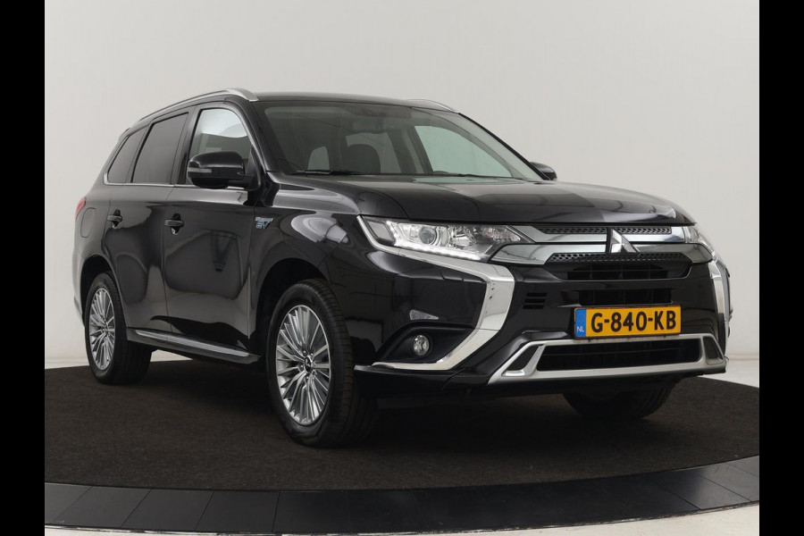 Mitsubishi Outlander 2.4 PHEV Pure+ | Trekhaak | Carplay | Leder/Alcantara | Camera | Keyless | Full LED | Climate control | Cruise control | Plug In