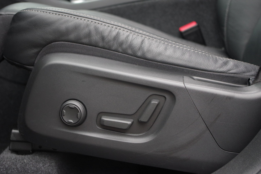 Volvo XC40 1.5 T5 262 PK Plug-in hybrid Ultimate Dark, Panoramadak, Leder, Harman/Kardon Sound, 360 Camera, Leder