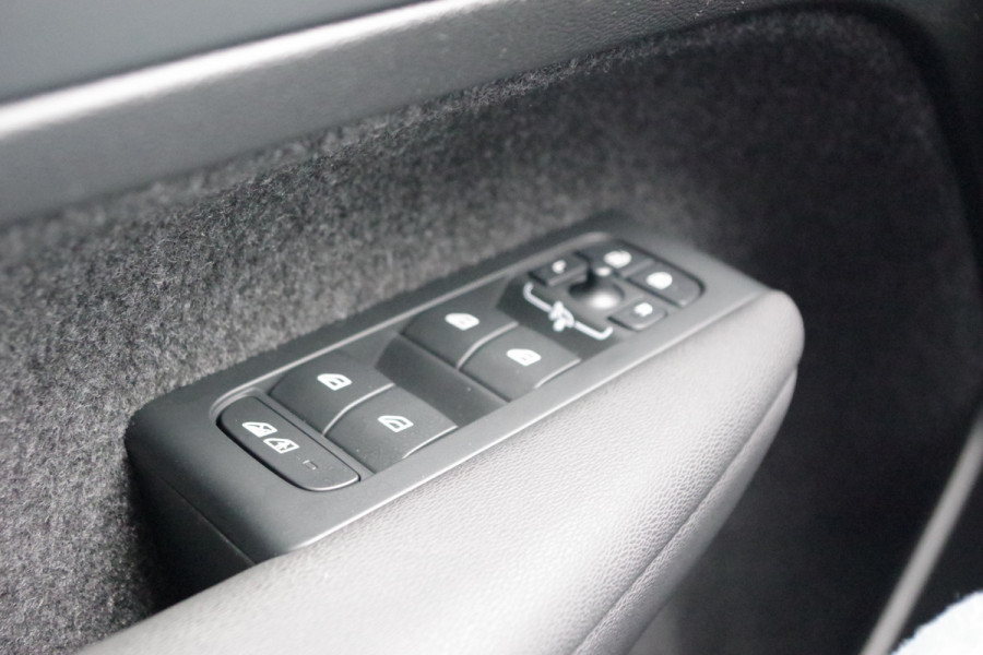 Volvo XC40 1.5 T5 262 PK Plug-in hybrid Ultimate Dark, Panoramadak, Leder, Harman/Kardon Sound, 360 Camera, Leder