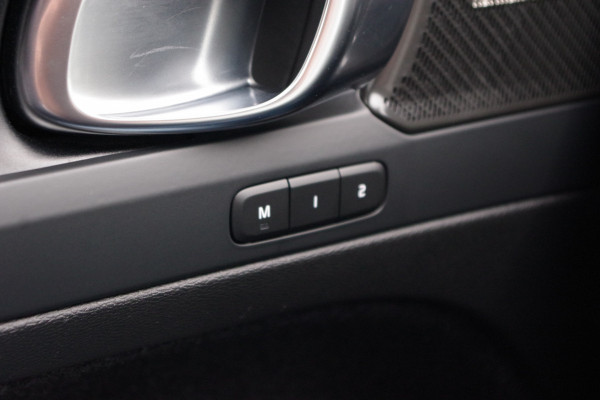 Volvo XC40 1.5 T5 262 PK Plug-in hybrid Ultimate Dark, Panoramadak, Leder, Harman/Kardon Sound, 360 Camera, Leder