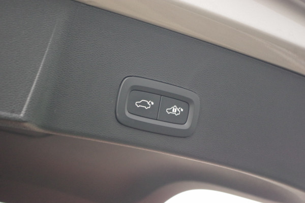 Volvo XC40 1.5 T5 262 PK Plug-in hybrid Ultimate Dark, Panoramadak, Leder, Harman/Kardon Sound, 360 Camera, Leder