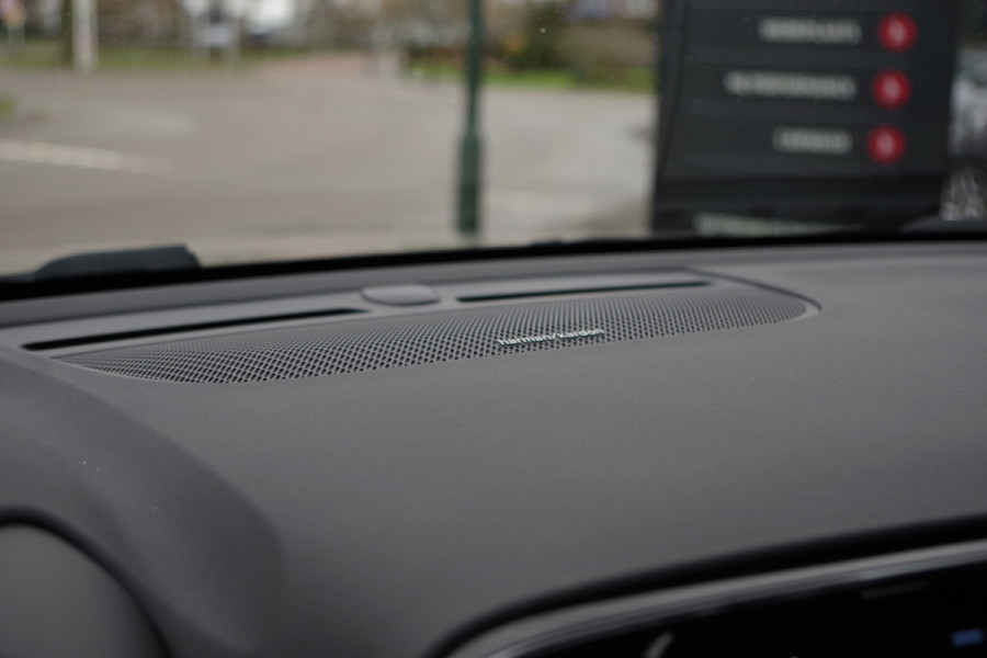 Volvo XC40 1.5 T5 262 PK Plug-in hybrid Ultimate Dark, Panoramadak, Leder, Harman/Kardon Sound, 360 Camera, Leder