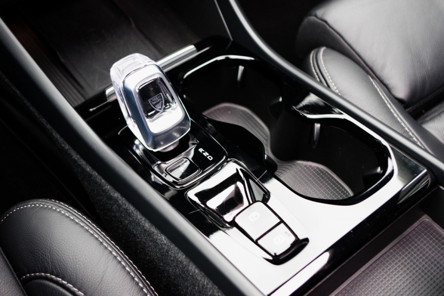 Volvo XC40 1.5 T5 262 PK Plug-in hybrid Ultimate Dark, Panoramadak, Leder, Harman/Kardon Sound, 360 Camera, Leder