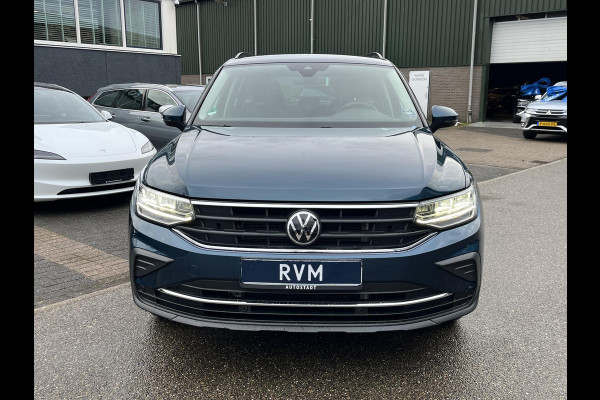 Volkswagen Tiguan 1.4 eHybrid OPF DSG Life 24.000KM!!| SUPER COMPLETE AUTO| DIG. DASH| STOEL + STUURVERWARMING| CARPLAY | NET ONDERHOUD GEHAD, RIJKLAAR INCL 12 MND. BOVAG GARANTIE|