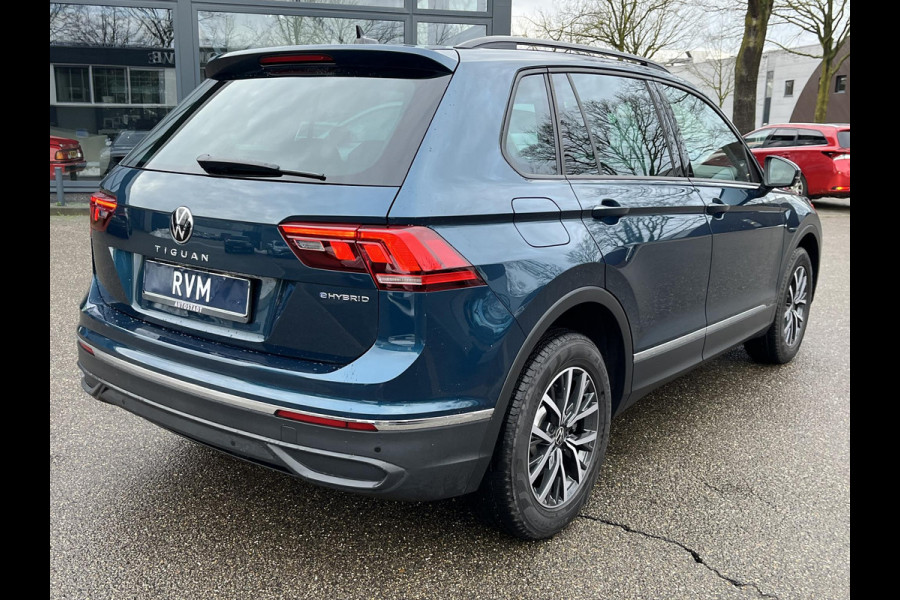 Volkswagen Tiguan 1.4 eHybrid OPF DSG Life 24.000KM!!| SUPER COMPLETE AUTO| DIG. DASH| STOEL + STUURVERWARMING| CARPLAY | NET ONDERHOUD GEHAD, RIJKLAAR INCL 12 MND. BOVAG GARANTIE|
