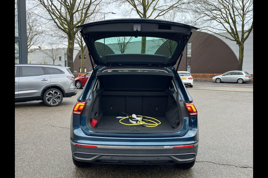 Volkswagen Tiguan 1.4 eHybrid OPF DSG Life 24.000KM!!| SUPER COMPLETE AUTO| DIG. DASH| STOEL + STUURVERWARMING| CARPLAY | NET ONDERHOUD GEHAD, RIJKLAAR INCL 12 MND. BOVAG GARANTIE|