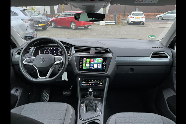 Volkswagen Tiguan 1.4 eHybrid OPF DSG Life 24.000KM!!| SUPER COMPLETE AUTO| DIG. DASH| STOEL + STUURVERWARMING| CARPLAY | NET ONDERHOUD GEHAD, RIJKLAAR INCL 12 MND. BOVAG GARANTIE|