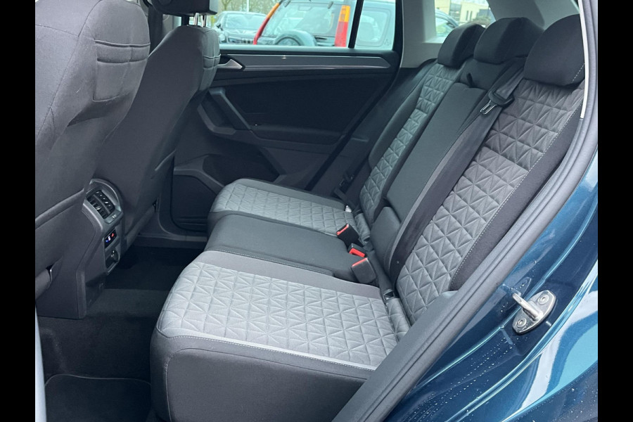 Volkswagen Tiguan 1.4 eHybrid OPF DSG Life 24.000KM!!| SUPER COMPLETE AUTO| DIG. DASH| STOEL + STUURVERWARMING| CARPLAY | NET ONDERHOUD GEHAD, RIJKLAAR INCL 12 MND. BOVAG GARANTIE|