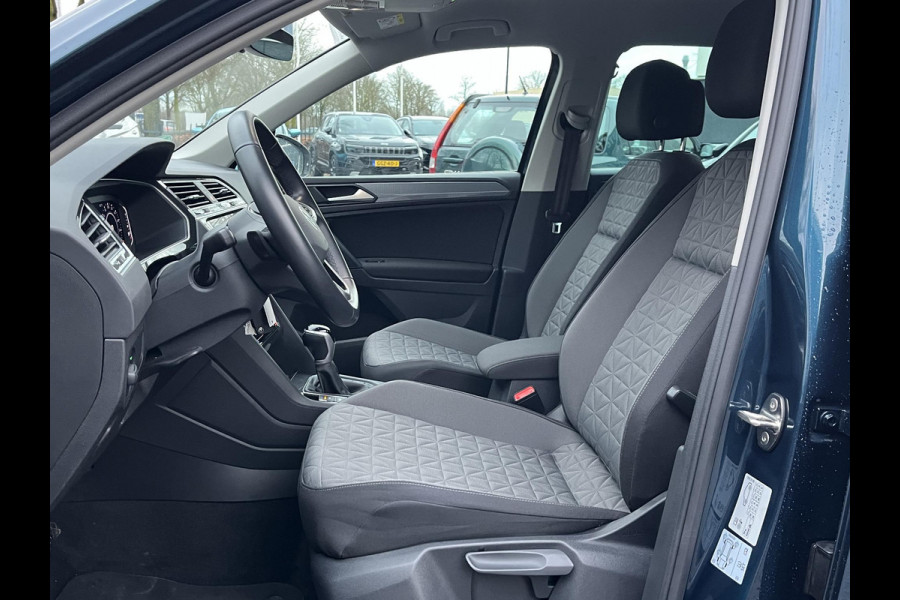 Volkswagen Tiguan 1.4 eHybrid OPF DSG Life 24.000KM!!| SUPER COMPLETE AUTO| DIG. DASH| STOEL + STUURVERWARMING| CARPLAY | NET ONDERHOUD GEHAD, RIJKLAAR INCL 12 MND. BOVAG GARANTIE|