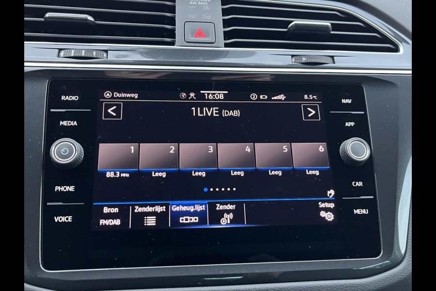 Volkswagen Tiguan 1.4 eHybrid OPF DSG Life 24.000KM!!| SUPER COMPLETE AUTO| DIG. DASH| STOEL + STUURVERWARMING| CARPLAY | NET ONDERHOUD GEHAD, RIJKLAAR INCL 12 MND. BOVAG GARANTIE|