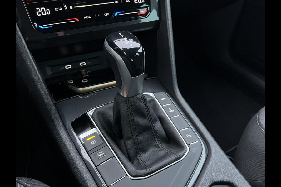 Volkswagen Tiguan 1.4 eHybrid OPF DSG Life 24.000KM!!| SUPER COMPLETE AUTO| DIG. DASH| STOEL + STUURVERWARMING| CARPLAY | NET ONDERHOUD GEHAD, RIJKLAAR INCL 12 MND. BOVAG GARANTIE|