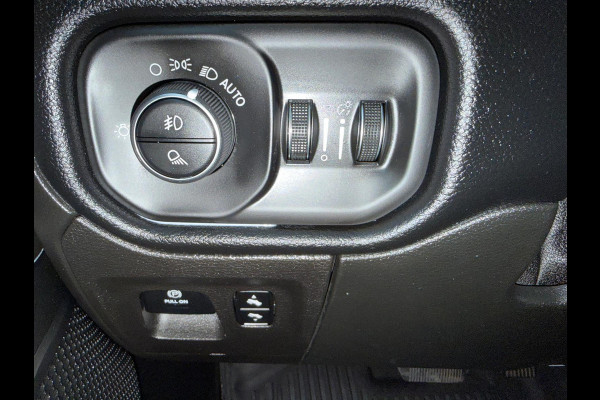 Dodge Ram 1500 5.7 Hemi V8 4x4 Crew Cab Longhorn ACC / Panorama / 360° Camera