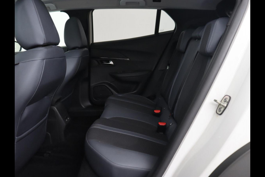 Peugeot e-2008 EV Allure 50 kWh | 3 Fase | Panoramadak | Adaptive cruise | Keyless | Camera | Carplay | Half leder | Navigatie