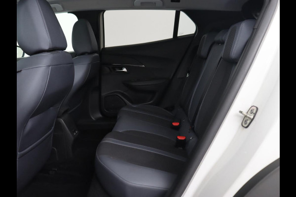 Peugeot e-2008 EV Allure 50 kWh | 3 Fase | Panoramadak | Adaptive cruise | Keyless | Camera | Carplay | Half leder | Navigatie