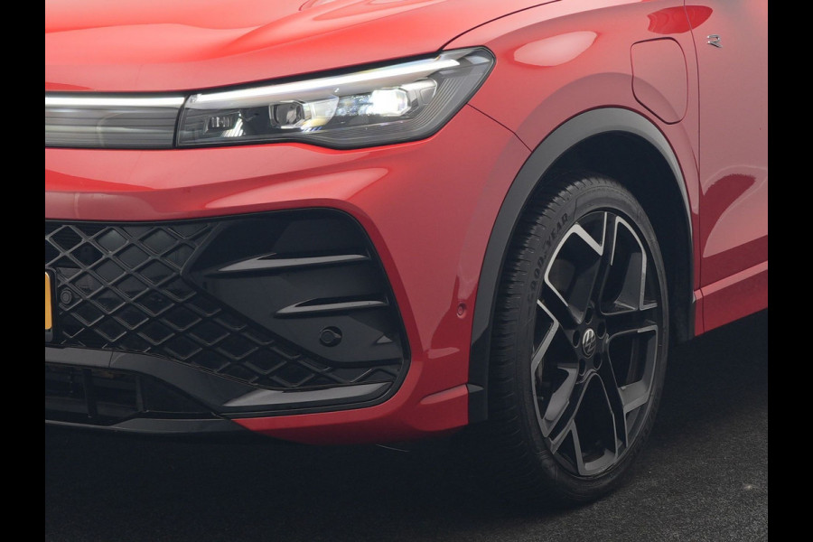 Volkswagen Tiguan 1.4 TSI eHybrid R-Line Business Plug In Hybrid 272pk Dealer O.H. PHEV | Trekhaak Af Fabriek | Panodak | Lederen Sportstoelen Massage & Memory & Ventilatie | 20"L.M | 360 Camera | Harman&Kardon | Adaptive Cruise | Stuur Verwarmd | IQ Light |