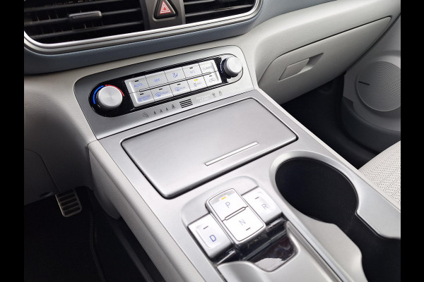 Hyundai Kona EV Premium 64 kWh | SOH: 94,6% | Leder | Warmtepomp | Adaptive CC | Navi | Camera |