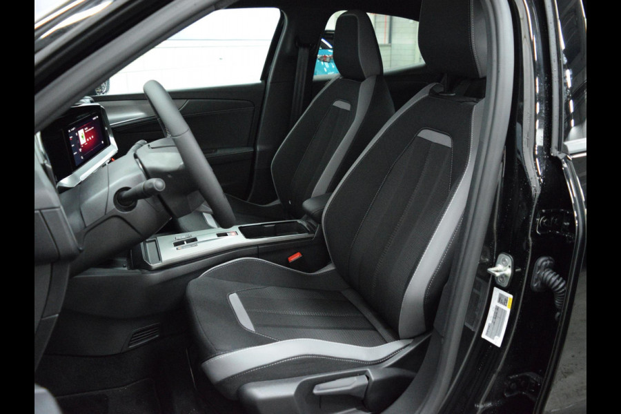 Opel Mokka Electric GS 54 kWh NAVIGATIE | CARPLAY | WINTERPAKKET | ACHTERUITRIJCAMERA MET SENSOREN | E.C.C. | UIT VOORRAAD LEVERBAAR