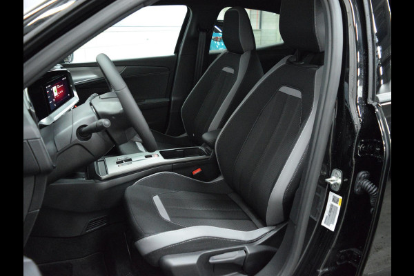 Opel Mokka Electric GS 54 kWh NAVIGATIE | CARPLAY | WINTERPAKKET | ACHTERUITRIJCAMERA MET SENSOREN | E.C.C. | UIT VOORRAAD LEVERBAAR